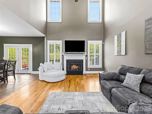 8 Old Farm House RD, Weaverville, NC 28787