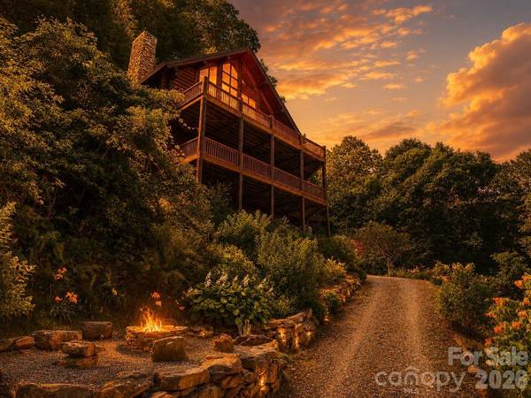 92 Falcons Peak LN, Whittier, NC 28789