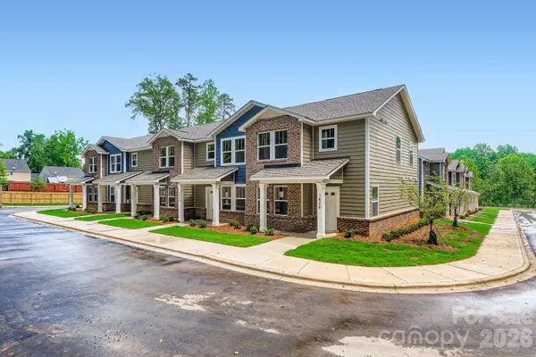 1614 Ct Brooks CIR, Charlotte, NC 28212