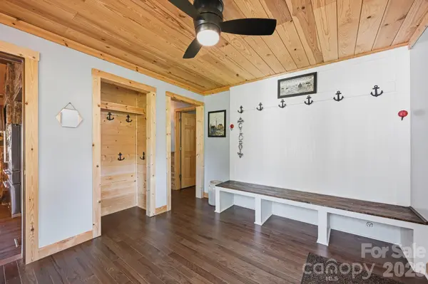 1367 Roundstone RD, Sherrills Ford, NC 28673