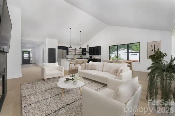 808 Maybank DR, Hendersonville, NC 28739