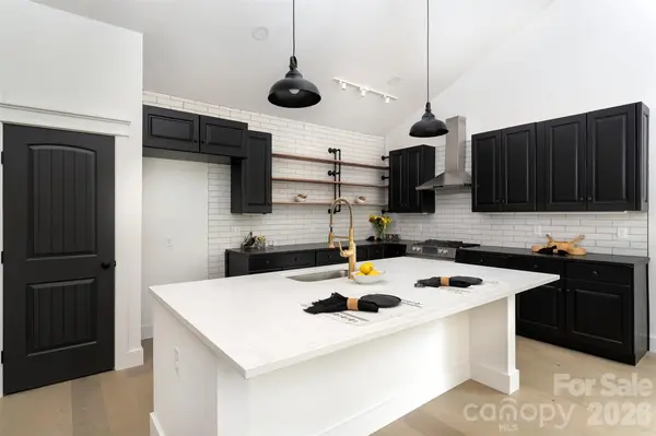 808 Maybank DR, Hendersonville, NC 28739