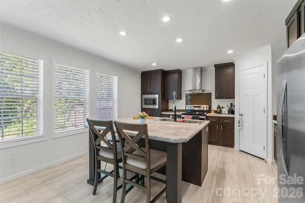 1940 Eastbrook CIR, Morganton, NC 28655
