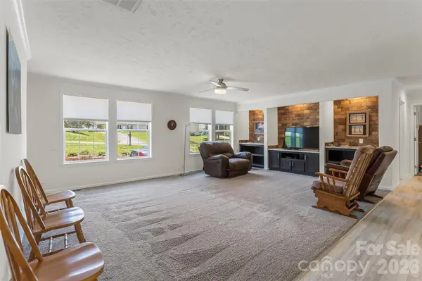 1940 Eastbrook CIR, Morganton, NC 28655