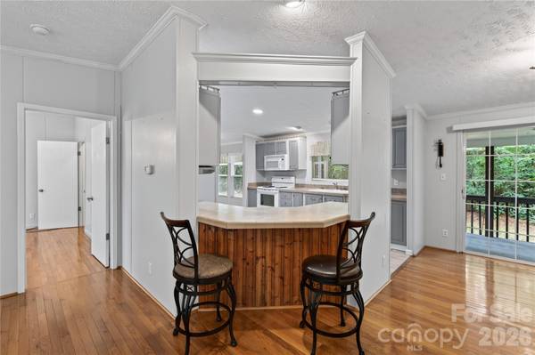 146 Banks View LN, Hendersonville, NC 28792