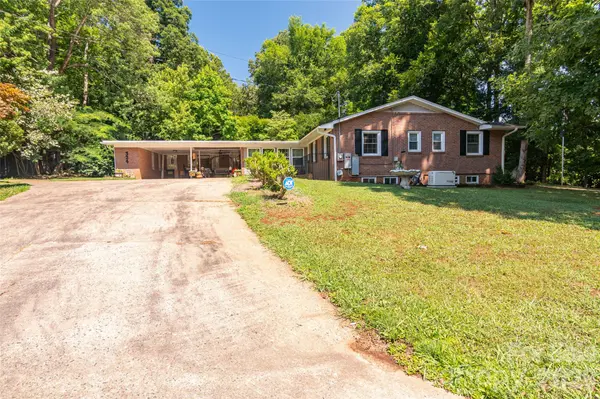 324 Country Club CIR, Shelby, NC 28150