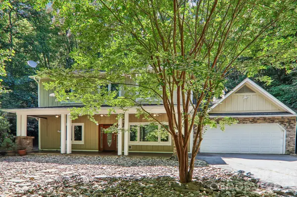 10 Cedar DR, Mills River, NC 28759
