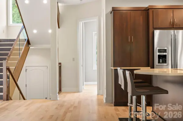 26 Macallan LN, Asheville, NC 28805