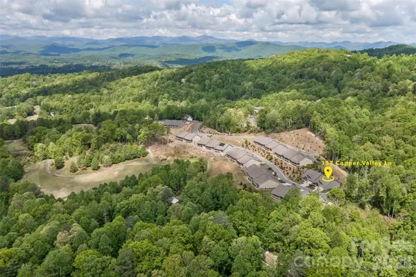 157 Copper Valley LN, Hendersonville, NC 28739