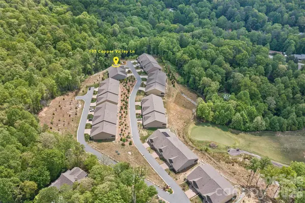 157 Copper Valley LN, Hendersonville, NC 28739