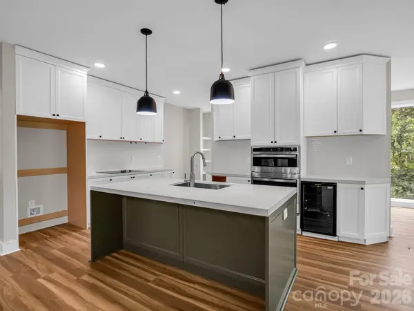 50 Stone Crest Mountain DR, Black Mountain, NC 28711
