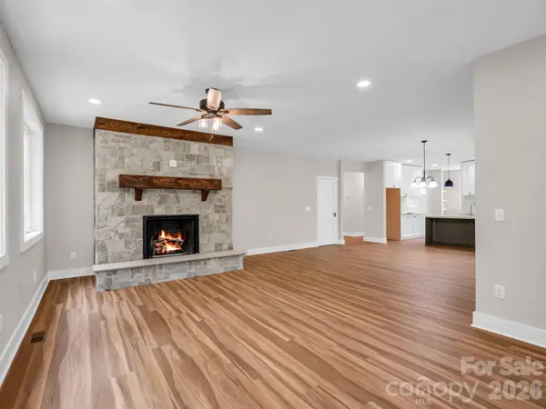 50 Stone Crest Mountain DR, Black Mountain, NC 28711