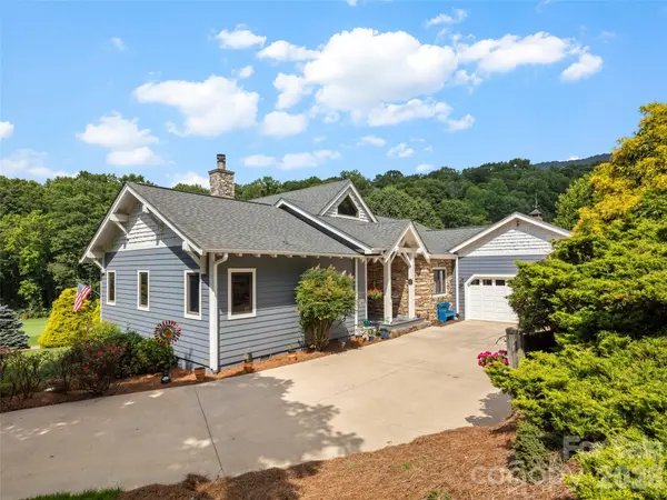 33 Banker DR, Waynesville, NC 28786