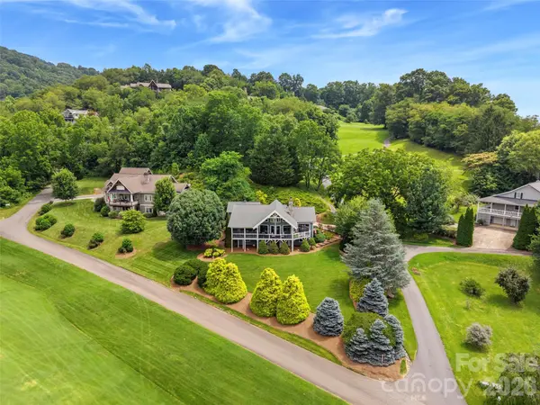 33 Banker DR, Waynesville, NC 28786