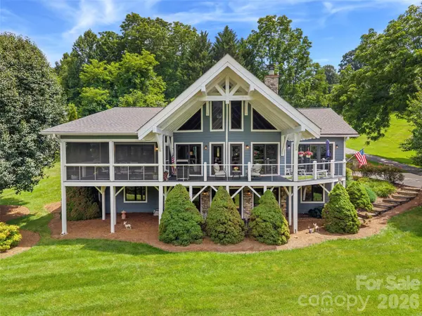 33 Banker DR, Waynesville, NC 28786
