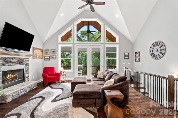 204 Mostert DR, Asheville, NC 28804