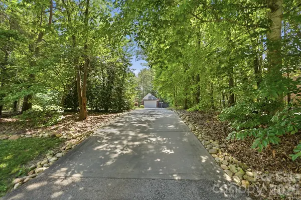 832 Savile LN, Fort Mill, SC 29715