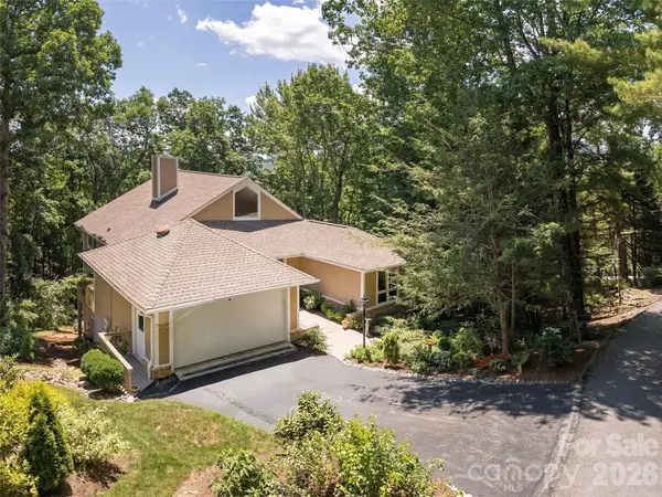 210 Claymoor CT, Flat Rock, NC 28731