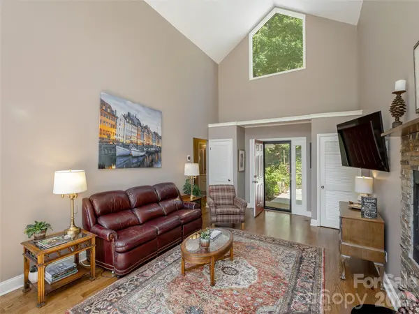 210 Claymoor CT, Flat Rock, NC 28731