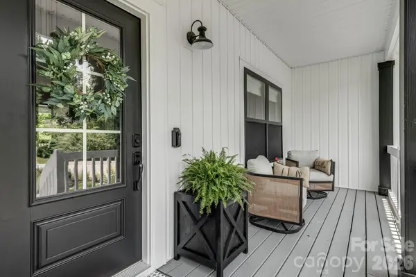 67 Apple Meadow CT, Hendersonville, NC 28739