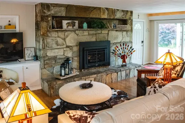1967 Mckinney Mine RD, Spruce Pine, NC 28777