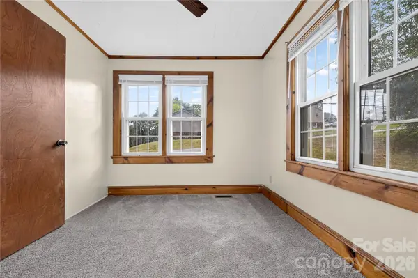 893 7th Street DR SE, Hickory, NC 28602