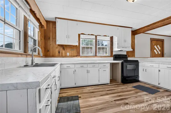 893 7th Street DR SE, Hickory, NC 28602