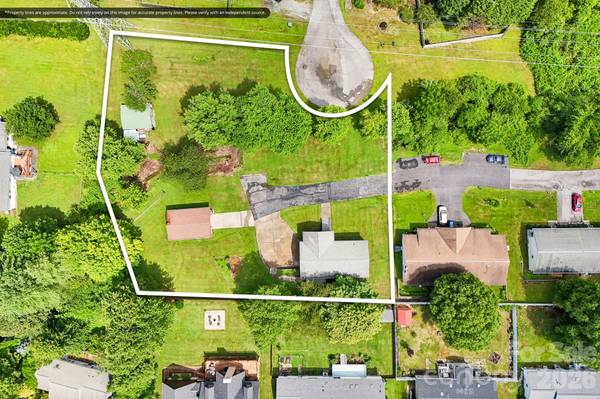 119 E Meadow LN, Horse Shoe, NC 28742