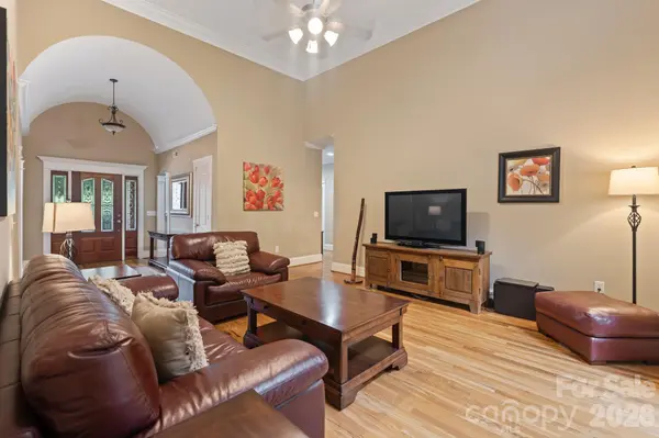 138 Fox Hunt DR, Mooresville, NC 28117