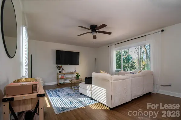 3520 Sargeant DR, Charlotte, NC 28217