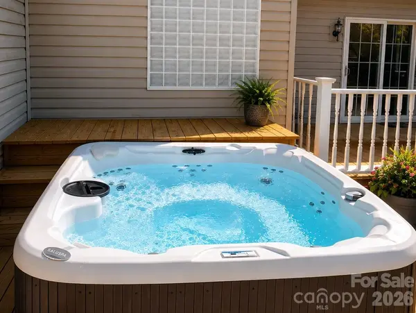 49 Indian Ridge TRL, Hendersonville, NC 28739