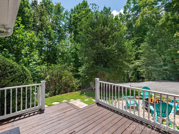 49 Indian Ridge TRL, Hendersonville, NC 28739