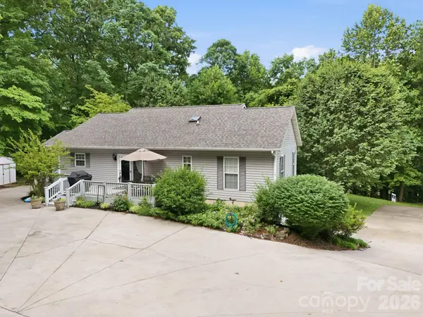 124 Lytle Cove RD, Swannanoa, NC 28778