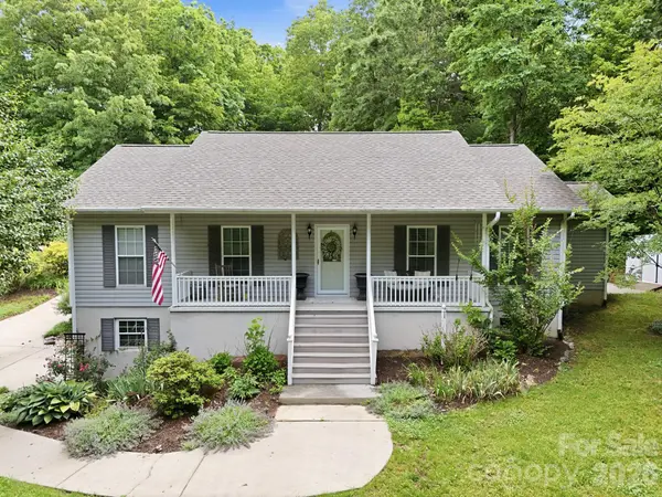 124 Lytle Cove RD, Swannanoa, NC 28778