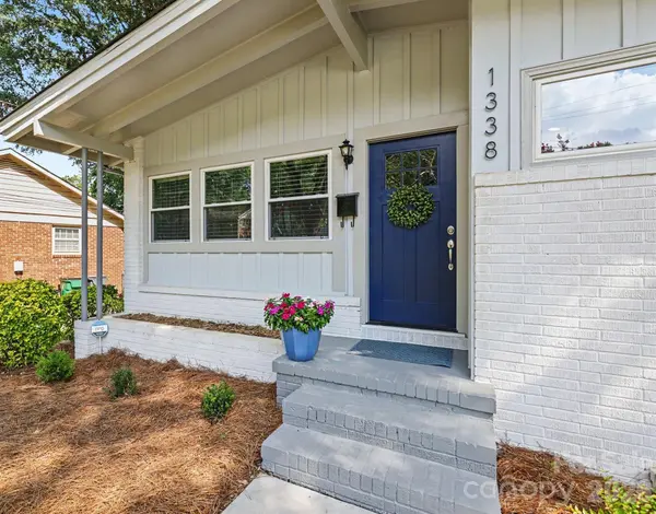 1338 Edgewater DR, Charlotte, NC 28210