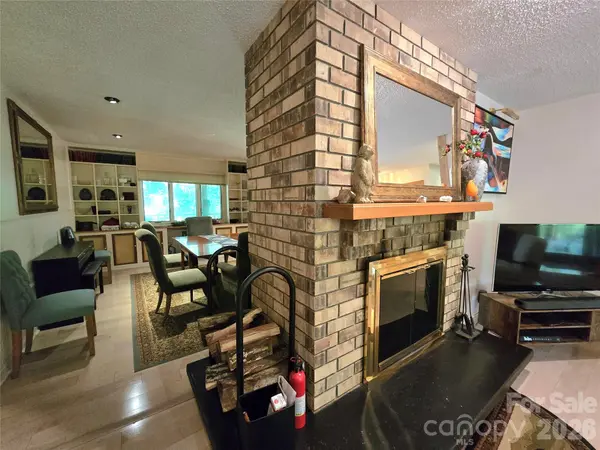 18 Rollingwood RD, Asheville, NC 28805