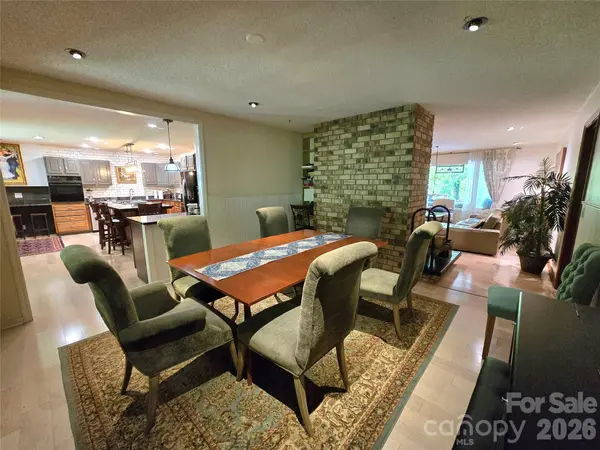 18 Rollingwood RD, Asheville, NC 28805