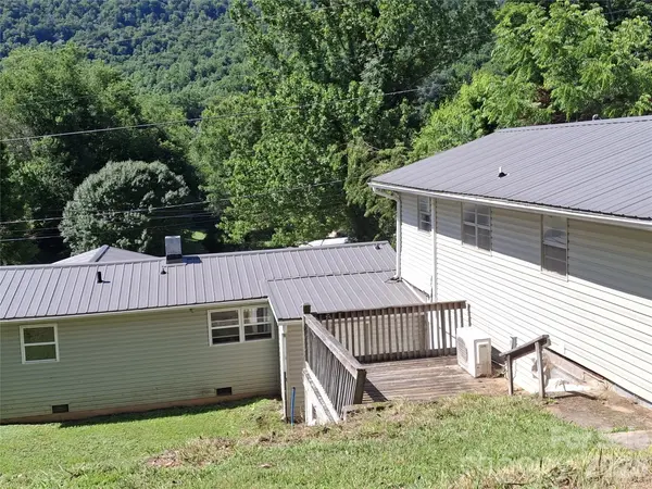 2795 Old Henson Cove RD, Canton, NC 28716