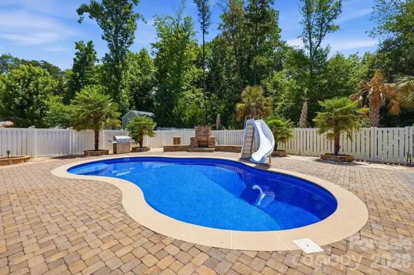 125 Paradise Hills CIR, Mooresville, NC 28115