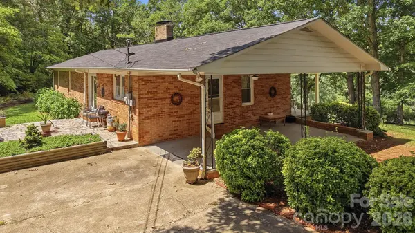 129 Old River RD, Marion, NC 28752