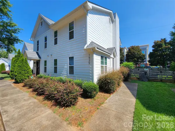 1525 Briar Creek RD #B, Charlotte, NC 28205