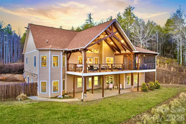 1510 Royal LN, Lenoir, NC 28645