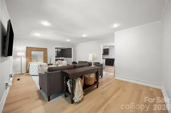 2 Pine Point RD, Lake Wylie, SC 29710