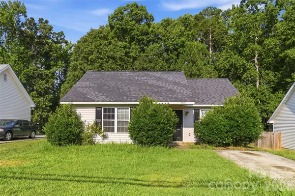 6421 Elgywood LN, Charlotte, NC 28213