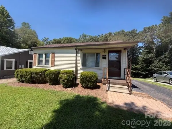44 Ridgecrest DR, Marion, NC 28752