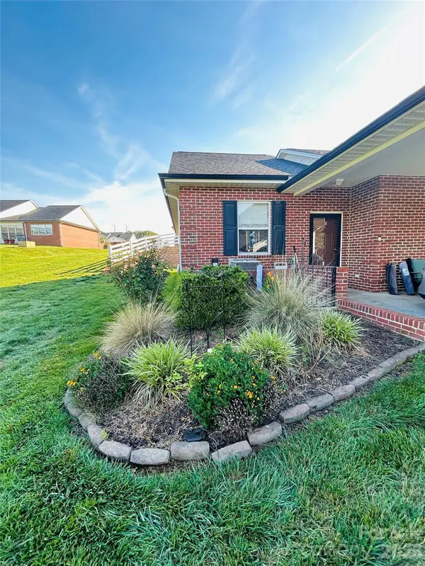 6277 Iris CT, Denver, NC 28037