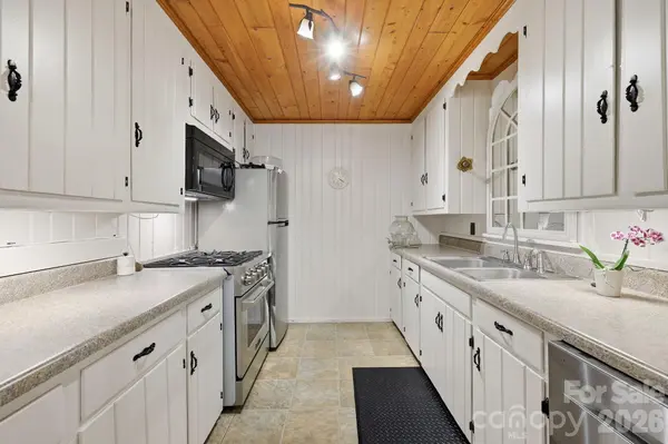 313 Walker RD, Waynesville, NC 28786