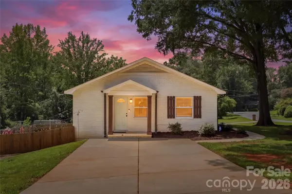 1301 Manchester LN, Charlotte, NC 28227