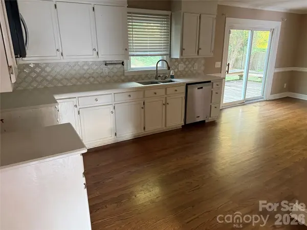 2960 8th Street CT NE, Hickory, NC 28601