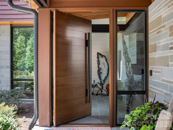25 Bartrams Walk DR, Asheville, NC 28804
